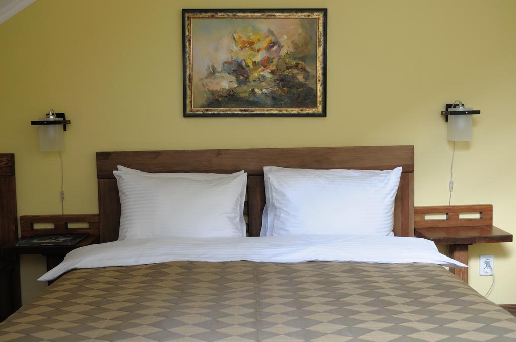 Melrose Hotel Rivne Ngoại thất bức ảnh