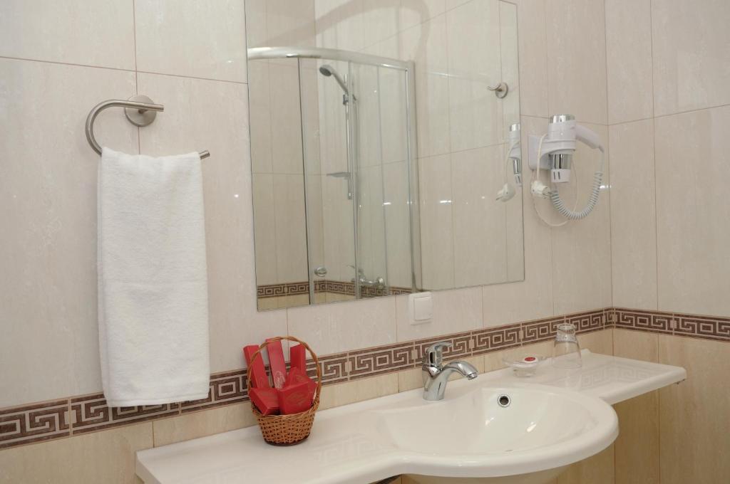 Melrose Hotel Rivne Phòng bức ảnh