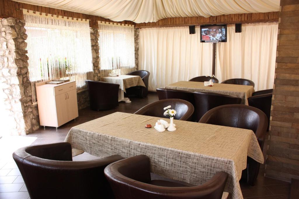 Melrose Hotel Rivne Ngoại thất bức ảnh