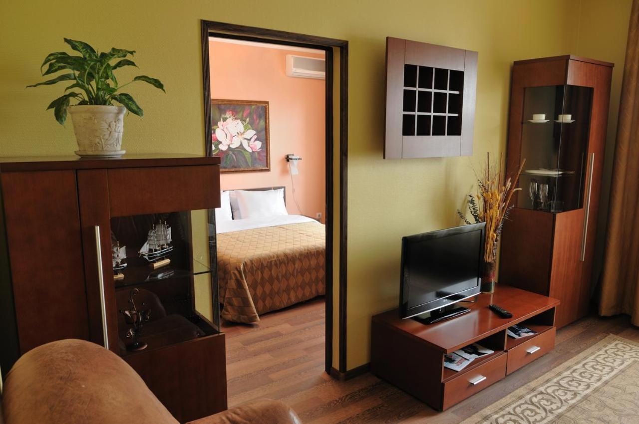 Melrose Hotel Rivne Ngoại thất bức ảnh